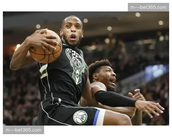 雄鹿字母哥交易传闻未平息 霍勒迪米德尔顿老化问题凸显 雄鹿字母哥交易传闻未平息 霍勒迪米德尔顿老化问题凸显